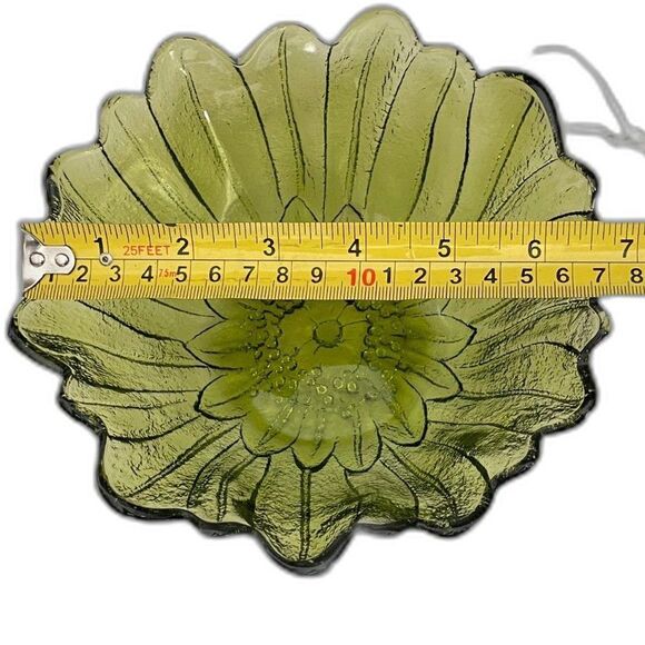 Vintage Indiana Glass Textured MCM Avocado Green Sunflower Bowl 7" Wide - Picture 4 of 4